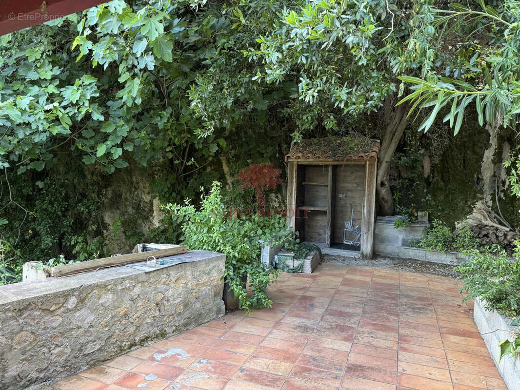 Maison de type t3 sur 2 niveaux et un appartement de type t2 sur une parcelle arboree de 6069m2 avec un bassin - photo 41