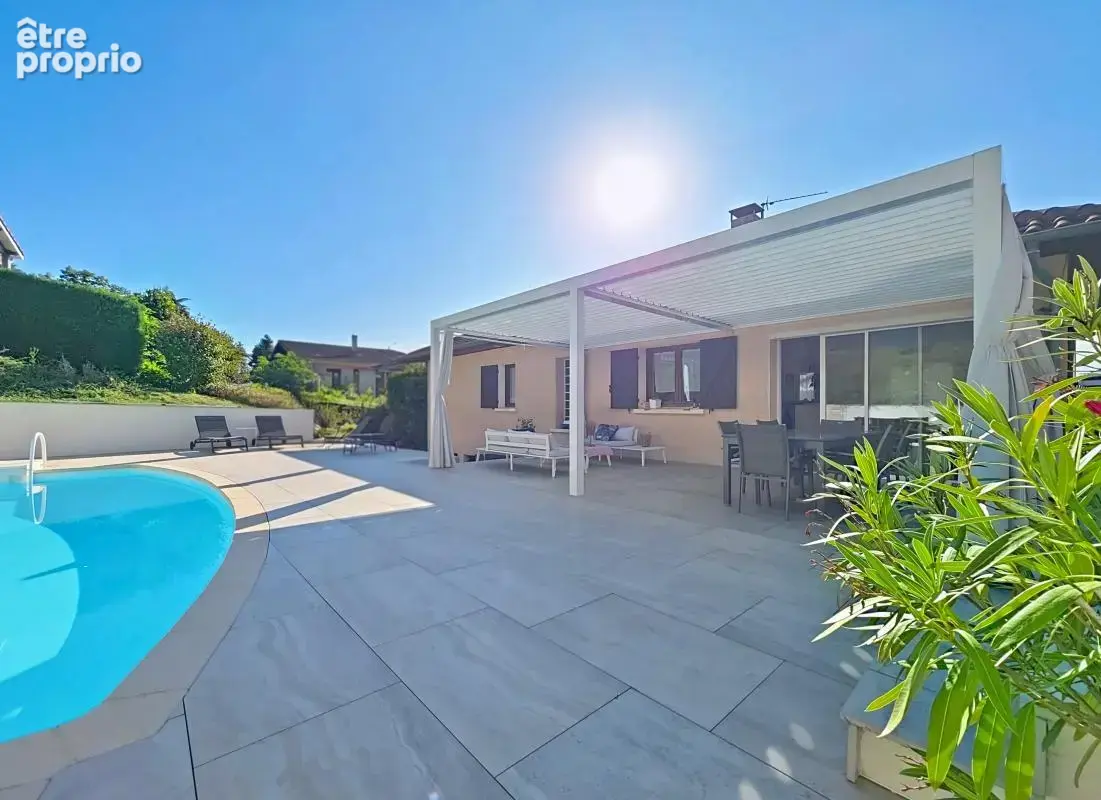 Maison - 3 Chambres - Sous sol complet - Cave - Double Garage - Deux terrasses - Pergola - Piscine - Jardin - Proche toutes comm - photo 8