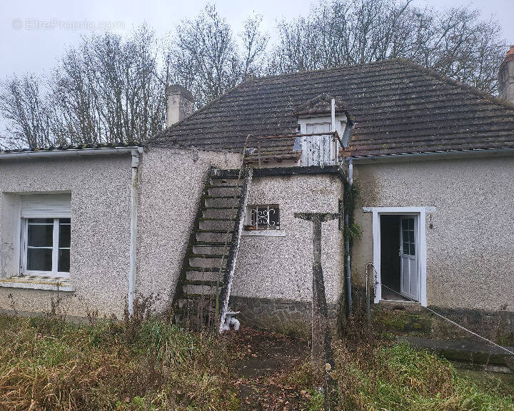 Maison à LUSSAC-LES-EGLISES