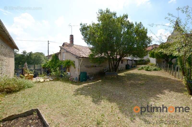  Charmante maison en pierre avec dépendance à rénover – Cœur de Saint-Laurent-de-Céris (Charente)  - photo 27