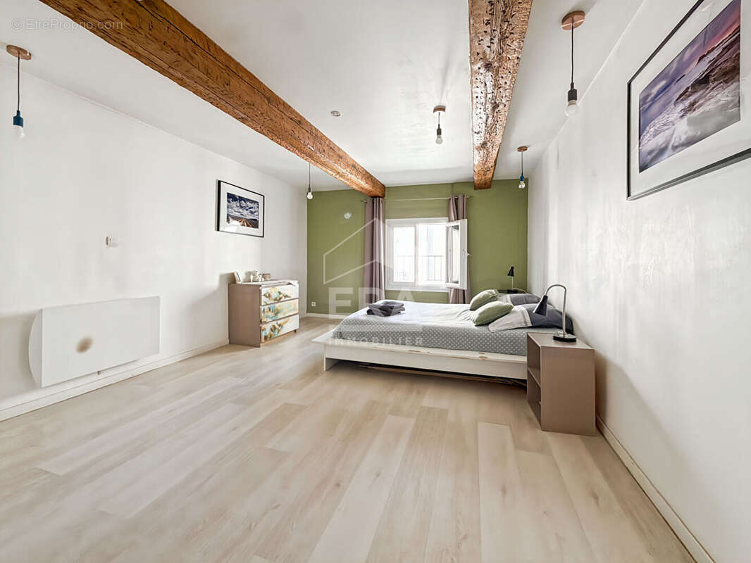 Appartement à MARSEILLE-1E