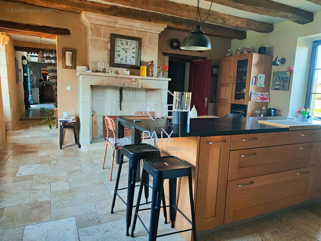 Maison à SAINT-GENEST-D'AMBIERE