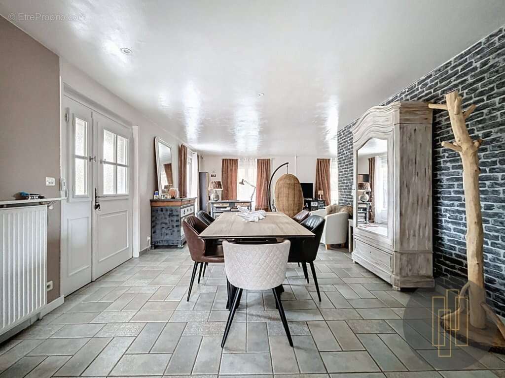 Maison à SAINT-GEORGES-DE-RENEINS