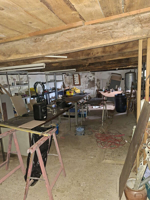 Coup de cœur assuré pour cette propriété de caractère avec grange, écurie et terrain attenant, située dans un - photo 30