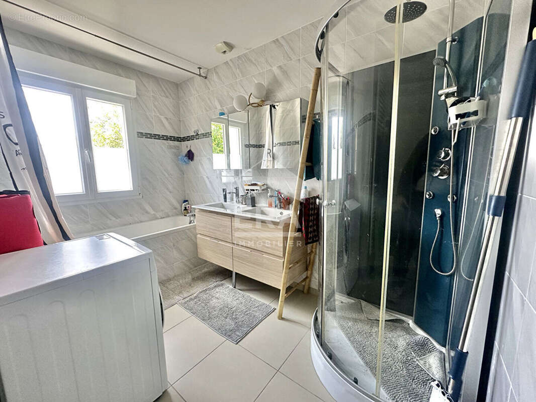 Maison à SARTROUVILLE