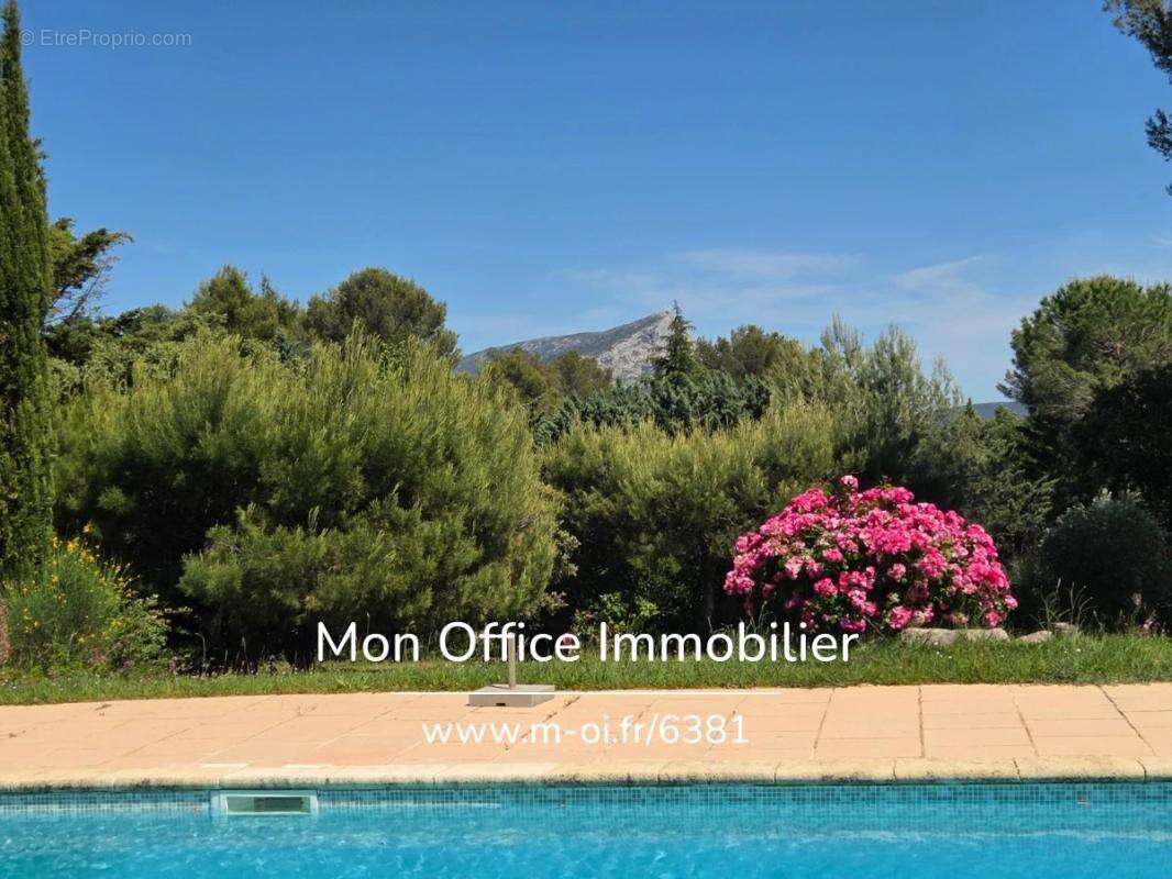 Référence : 6381-NGU. - Maison 12 pièces 376 m2 - photo 16