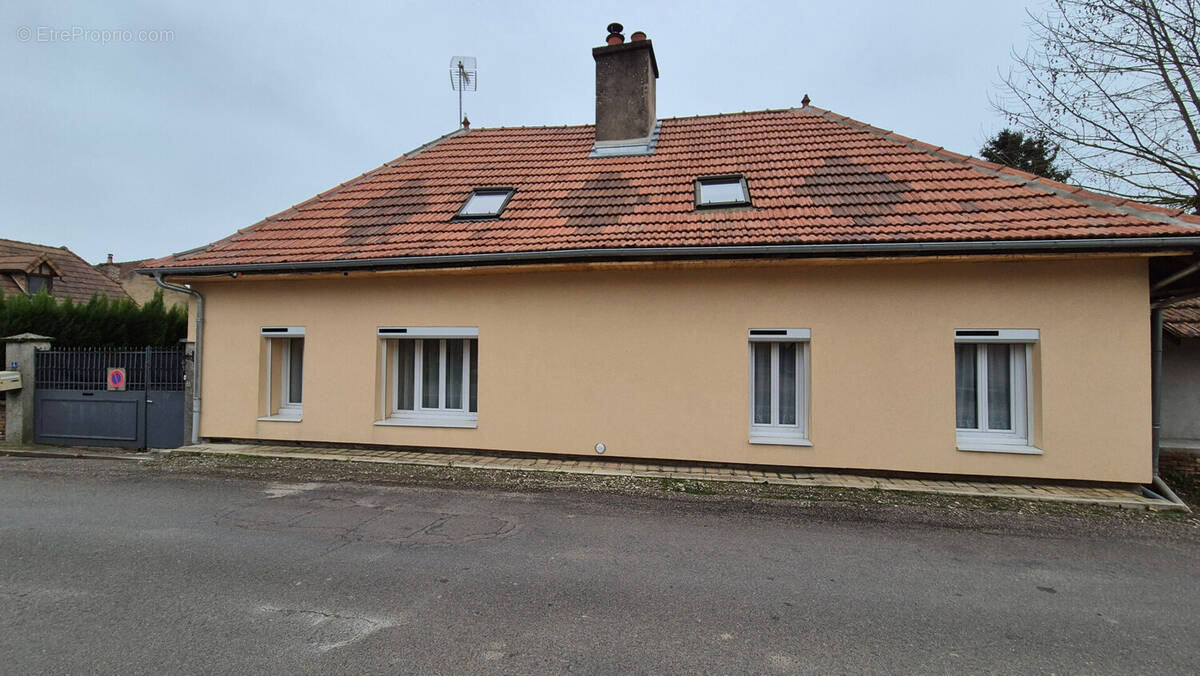 Maison à FRONTENARD