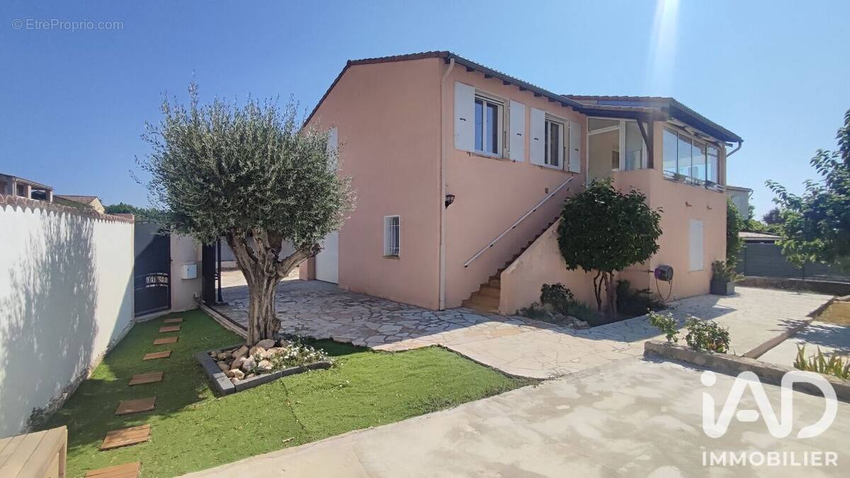 Photo 1 - Maison à CUERS