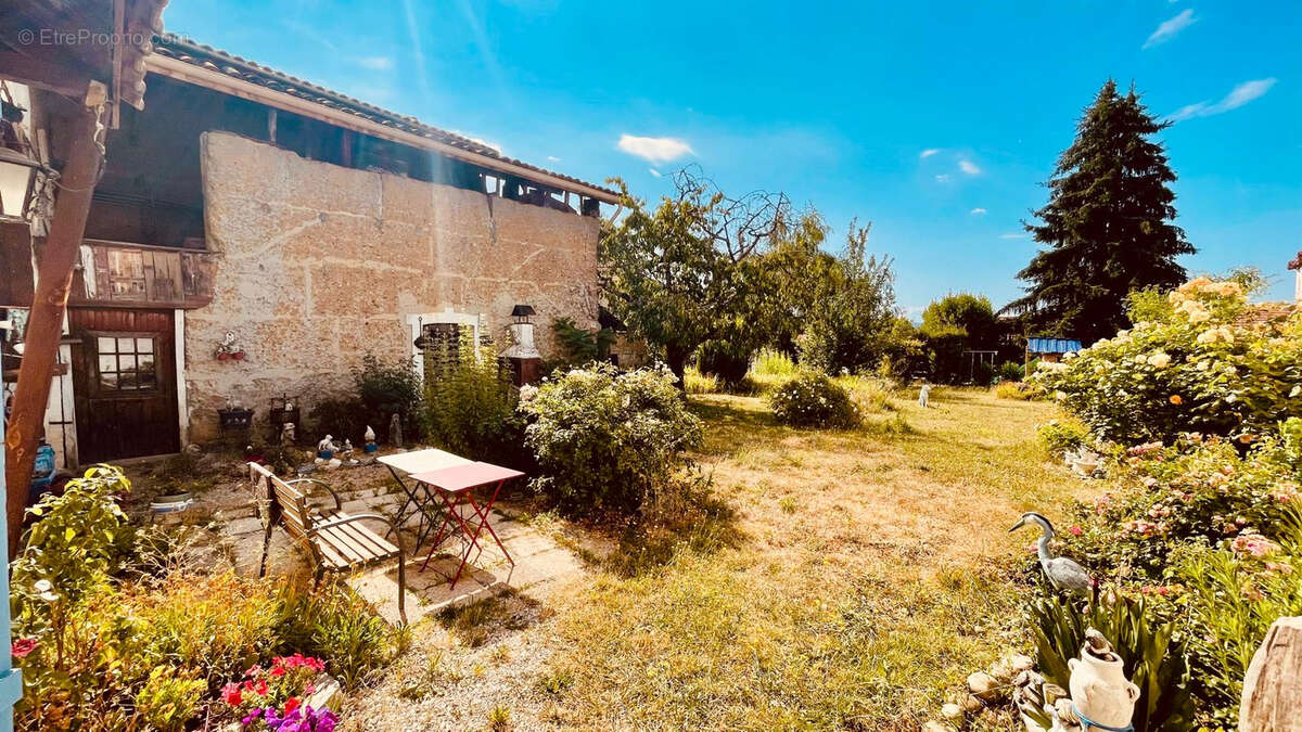 Maison  de ville La- Cote -Saint- André  avec dépendance sur terrain 529m² - photo 2