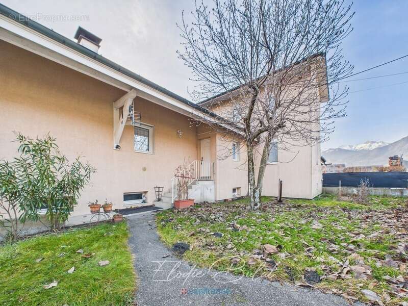 Maison familiale avec piscine, jacuzzi, dépendance de 70 m² et vaste sous-sol - photo 17
