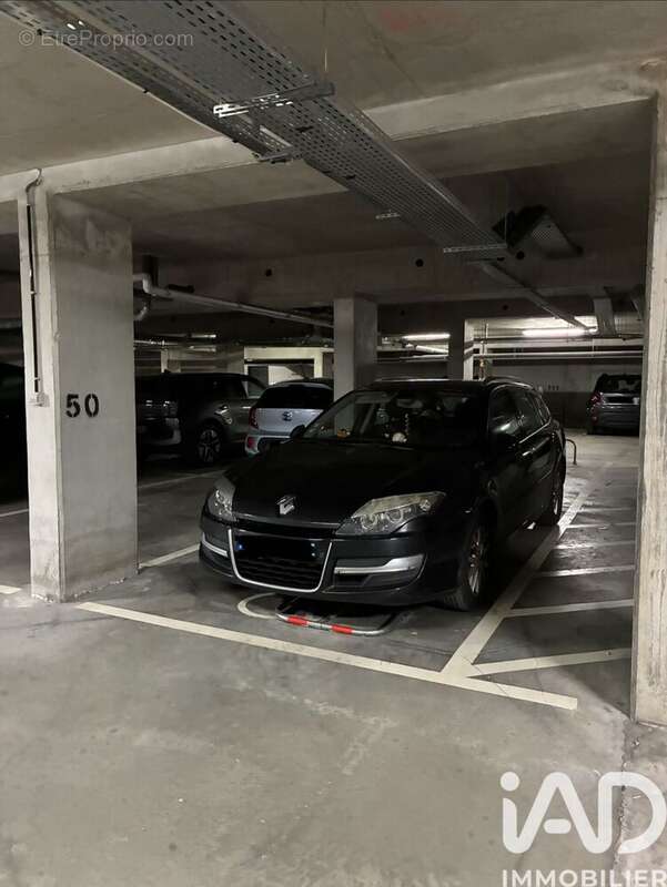 Photo 2 - Parking à MEAUX