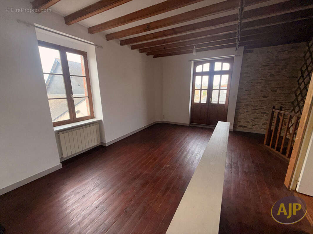 Maison à JOUE-SUR-ERDRE
