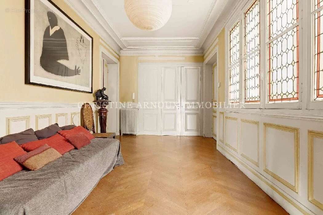 Appartement à PARIS-8E