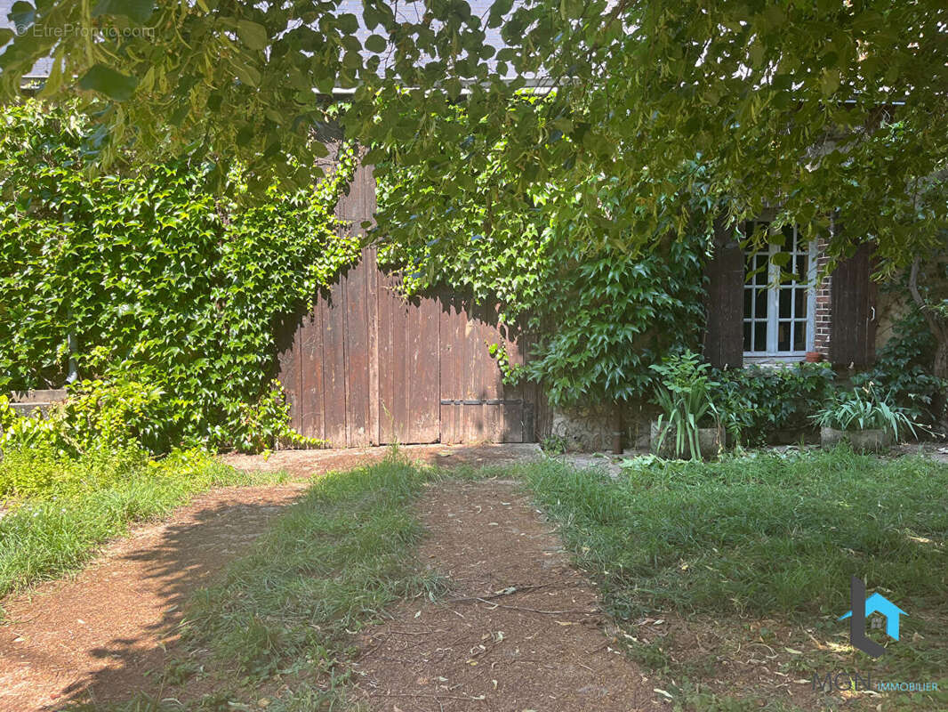 Maison à TRIZAY-LES-BONNEVAL