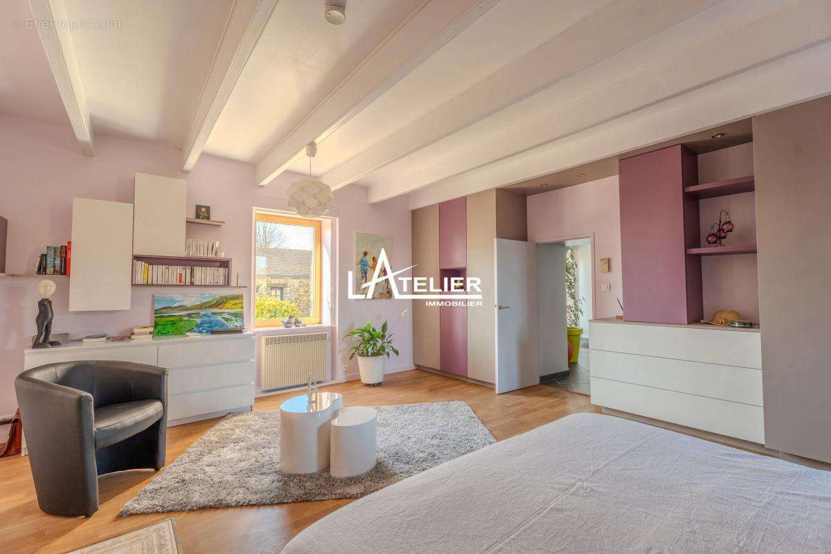 Maison en pierre avec dépendances - gros potentiel - photo 8