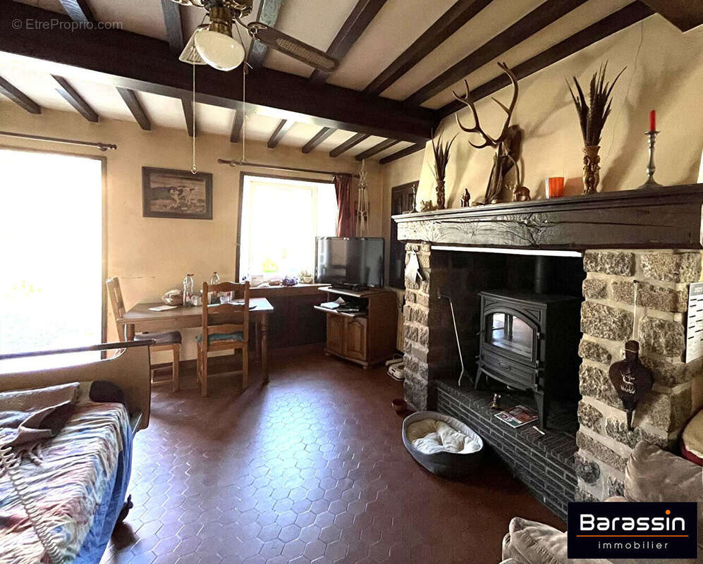 Maison à HEUGUEVILLE-SUR-SIENNE