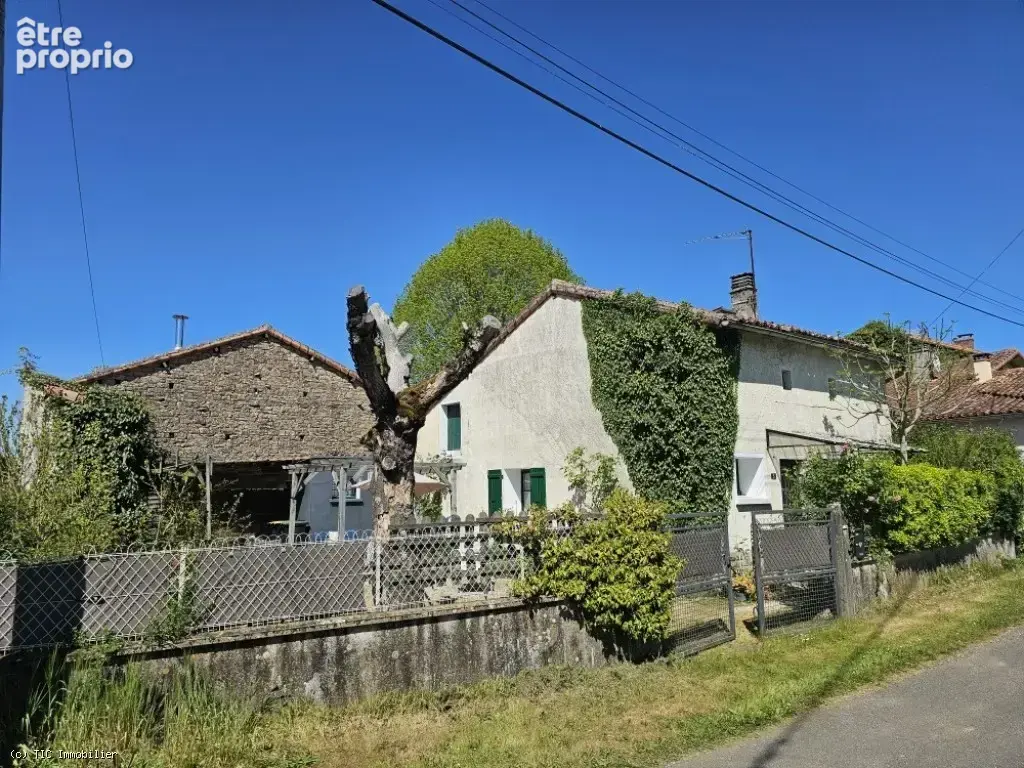 Maison De Caractère Dans Un Hameau Tranquille Proche de Nanteuil-en-Vallée - photo 2