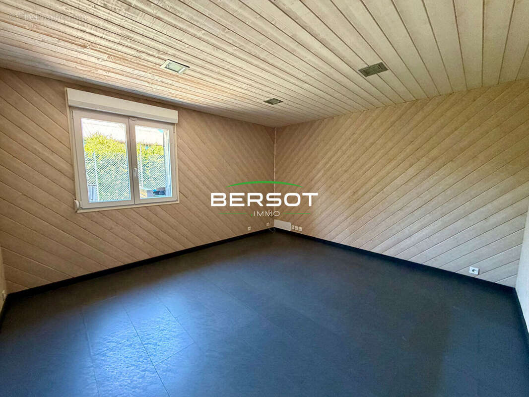 Local commercial 160 m²  Garage  Fort potentiel  Pierrefontaine-les-Varans - photo 3