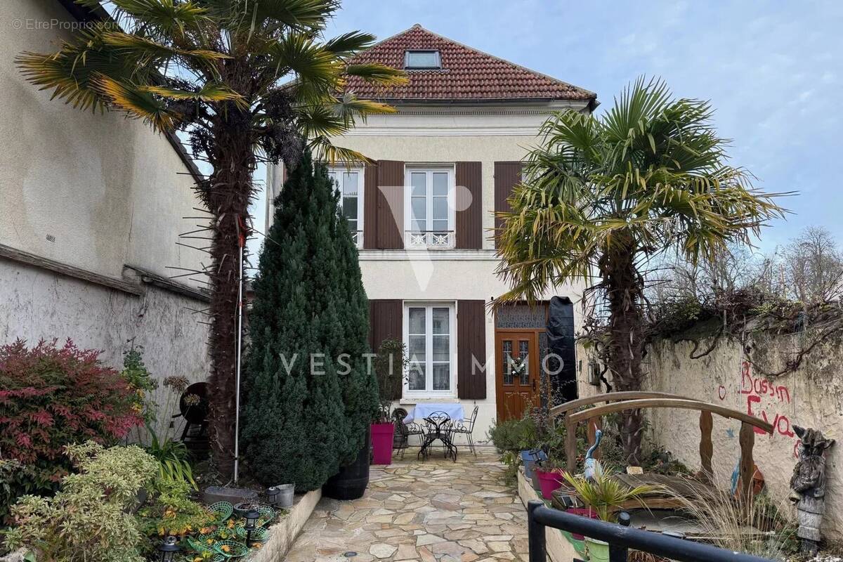 Maison à SAINT-ARNOULT-EN-YVELINES