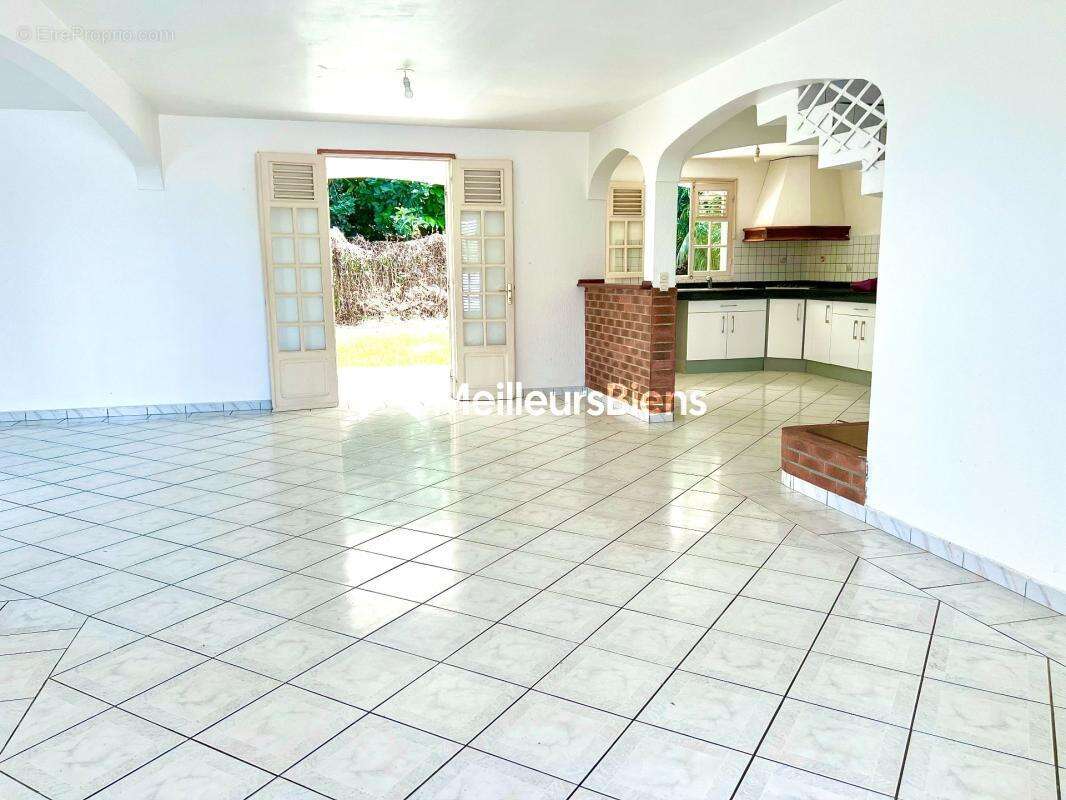 Maison à BAIE-MAHAULT