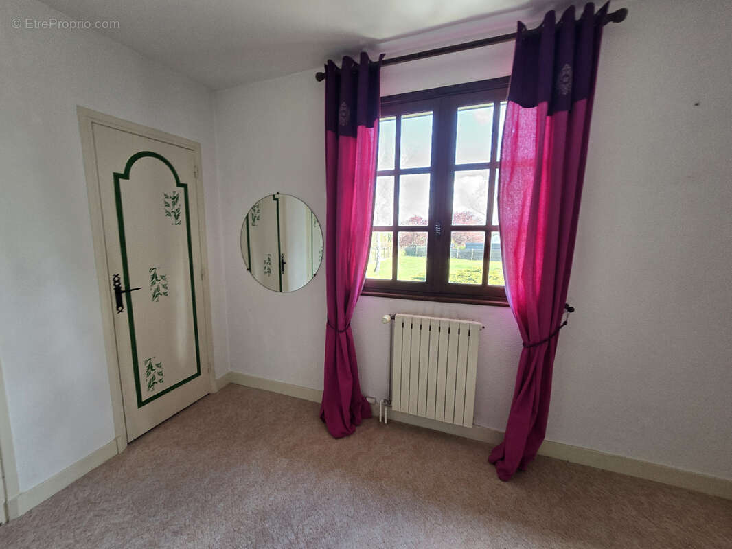 Maison à SAINT-REMY-EN-ROLLAT