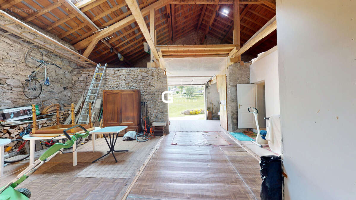 Maison à LALLEYRIAT