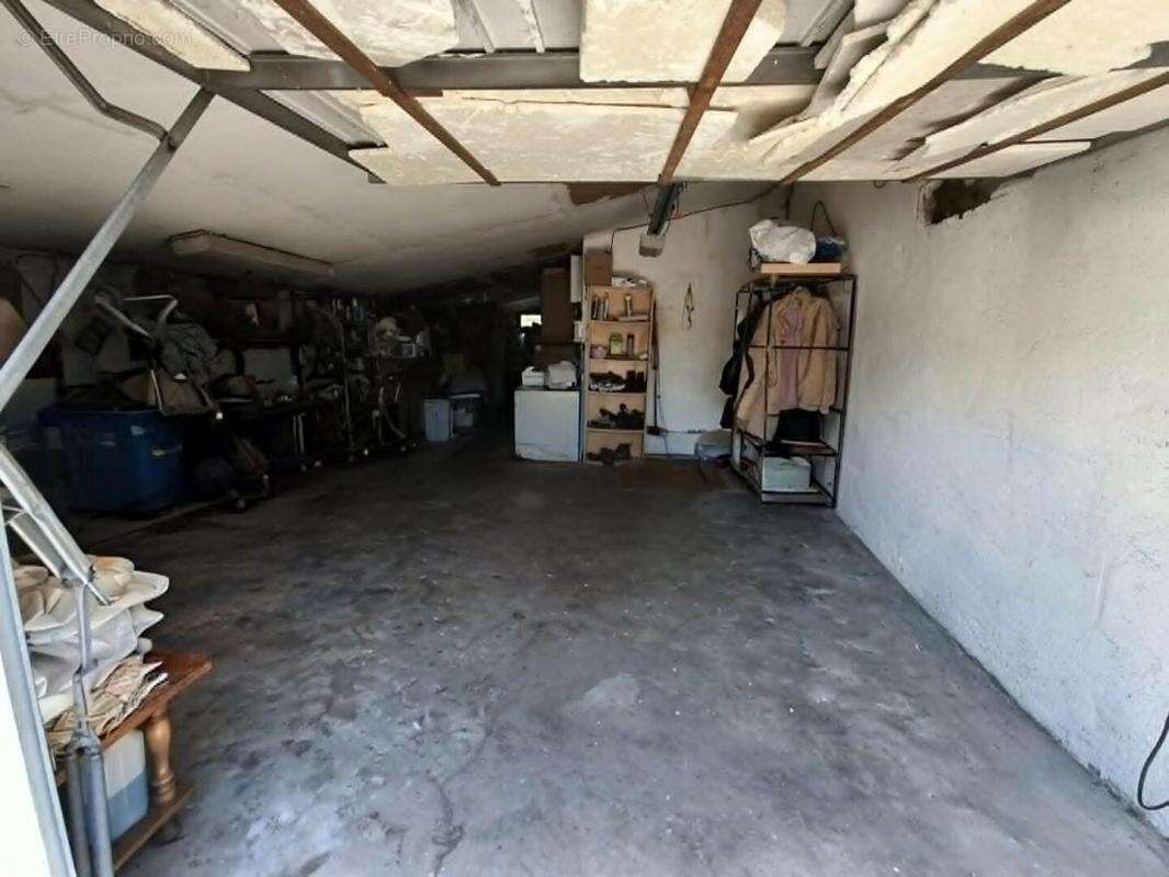 Maison de plain-pied avec grand garage, jardin et panneaux solaires - Saint-Christoly-de-Blaye (33920) - photo 12