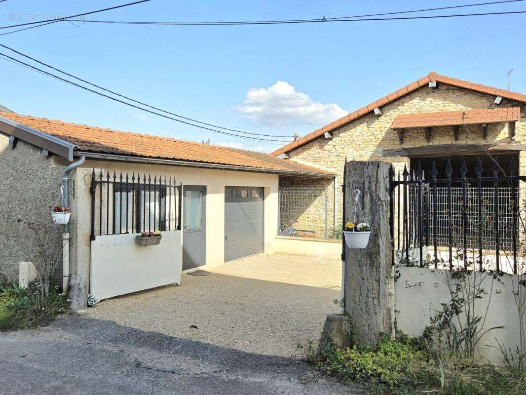 Maison à VILLEFONTAINE