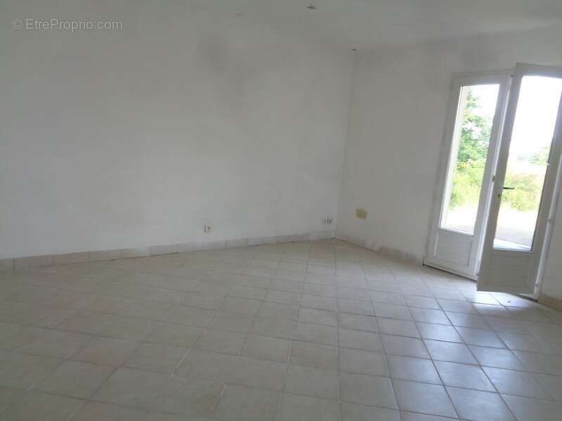 Maison à SAINT-GENIS-DE-SAINTONGE