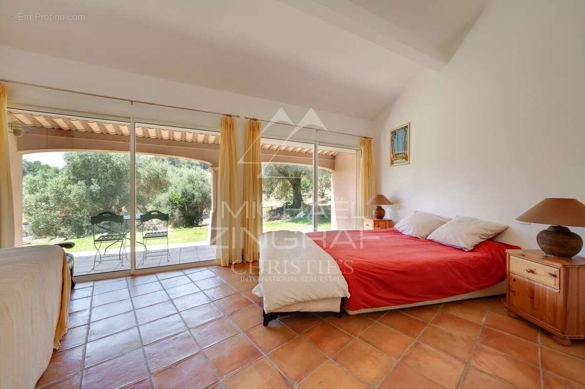 Maison à SAINT-CYR-SUR-MER