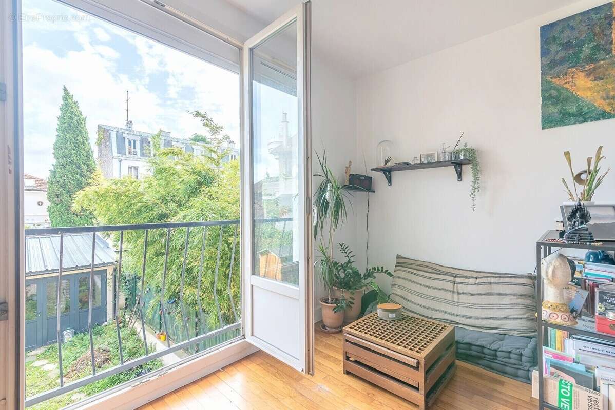 Appartement à LES LILAS