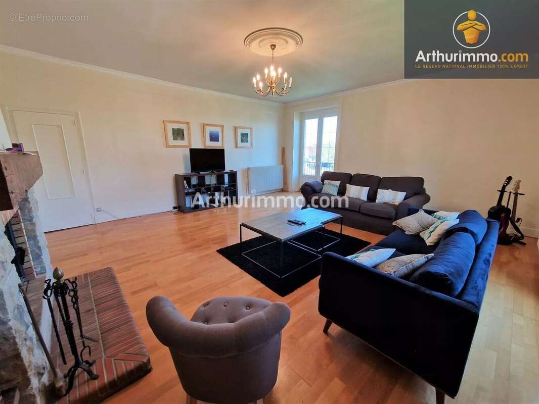 Maison à LONS-LE-SAUNIER