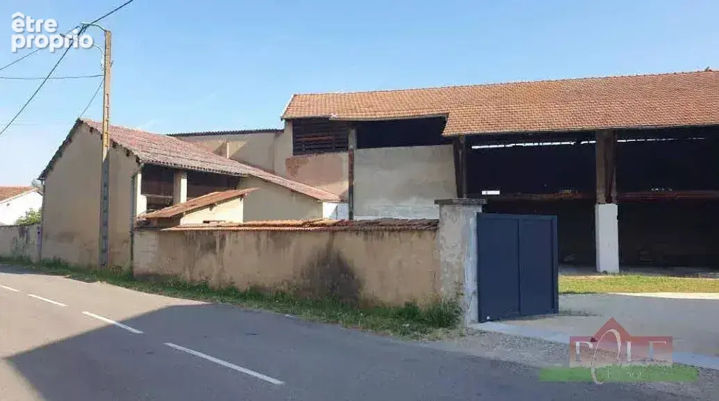 BEAUREPAIRE, Corps de ferme à rénover, à aménager de  726 m² sur un terrain de 928 m² - photo 6