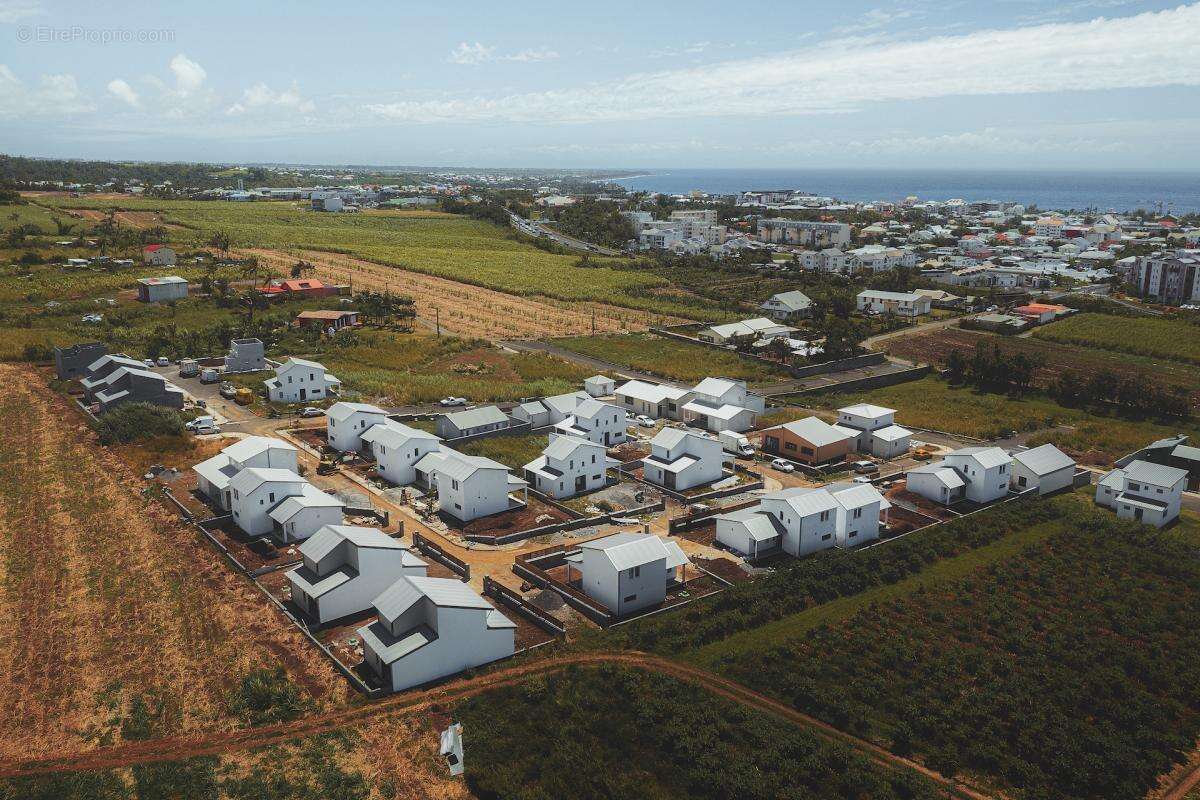 Terrain à SAINT-BENOIT