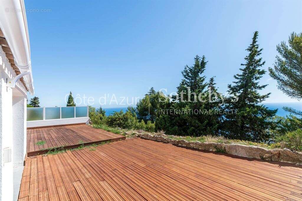 Appartement à LA TURBIE