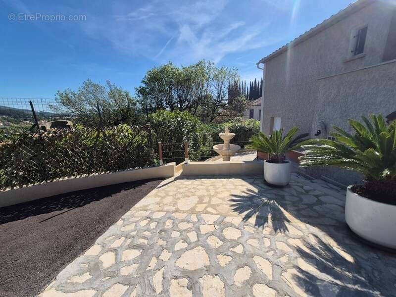 Maison à SOLLIES-VILLE