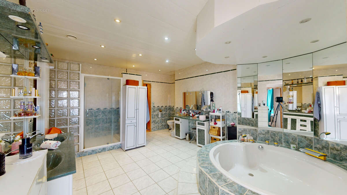 Maison T9 de 291 m2 avec piscine, garage et grand terrain - photo 9