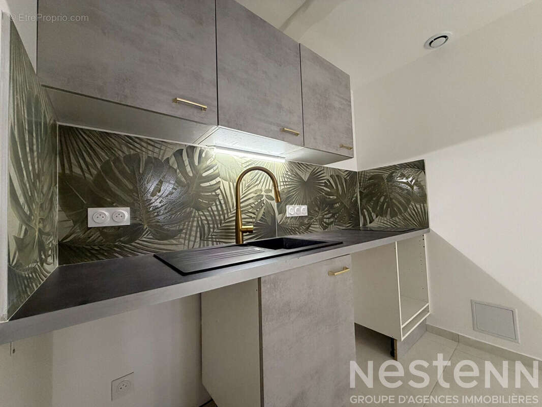 Maison de ville entièrement rénovée dans la Bastide de Carcassonne avec deux chambres en suite à proximité de l'université - photo 4
