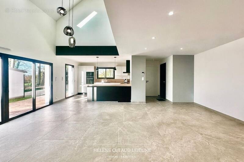 Maison à LOCQUELTAS