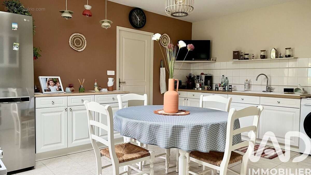 Maison 263 m² à Saint-Fort-Sur-Le-Ne  - photo 7