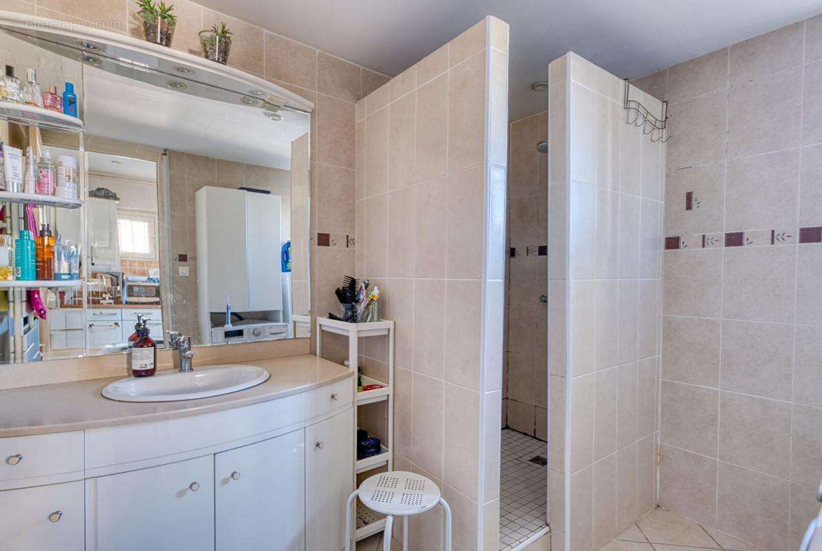 Maison à DECINES-CHARPIEU