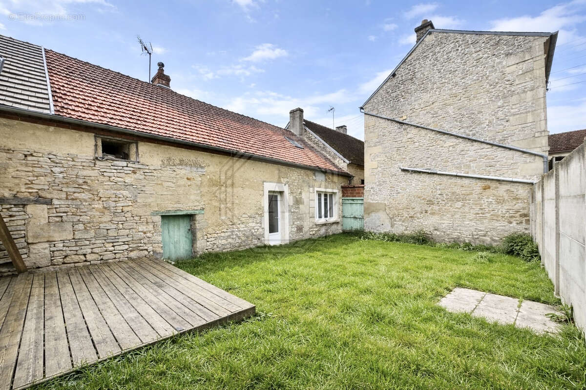 Maison à MOUY