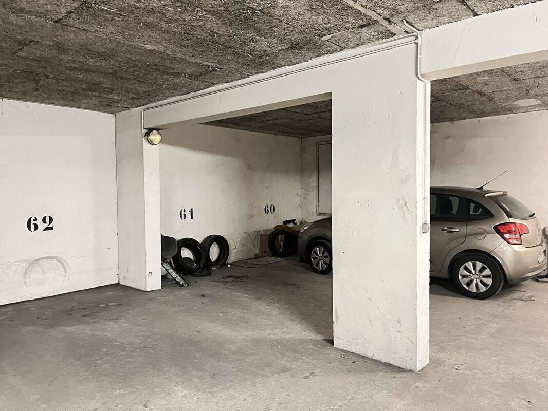 Parking à PARIS-20E
