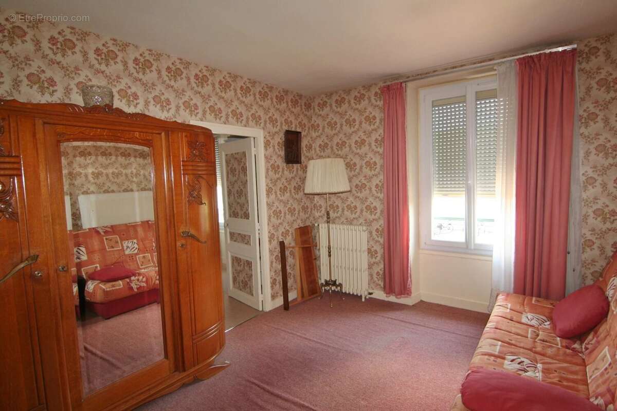 Maison à SAINT-CHERON