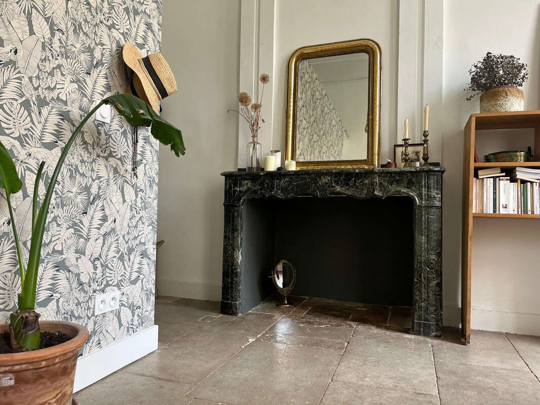 Montpellier Marché aux Fleurs. Remarquable appartement bourgeois rénové de 230m2 avec 5 chambres. - photo 3