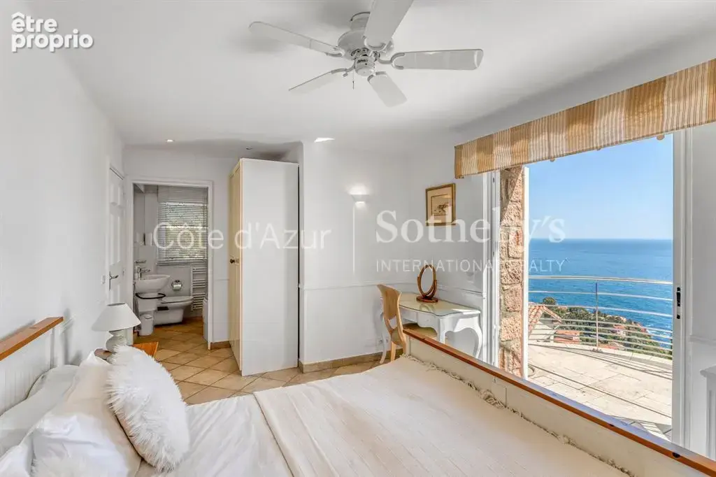 À vendre – Villa de charme avec vue mer et massif de l’Estérel, dans domaine sécurisé au Trayas - photo 16