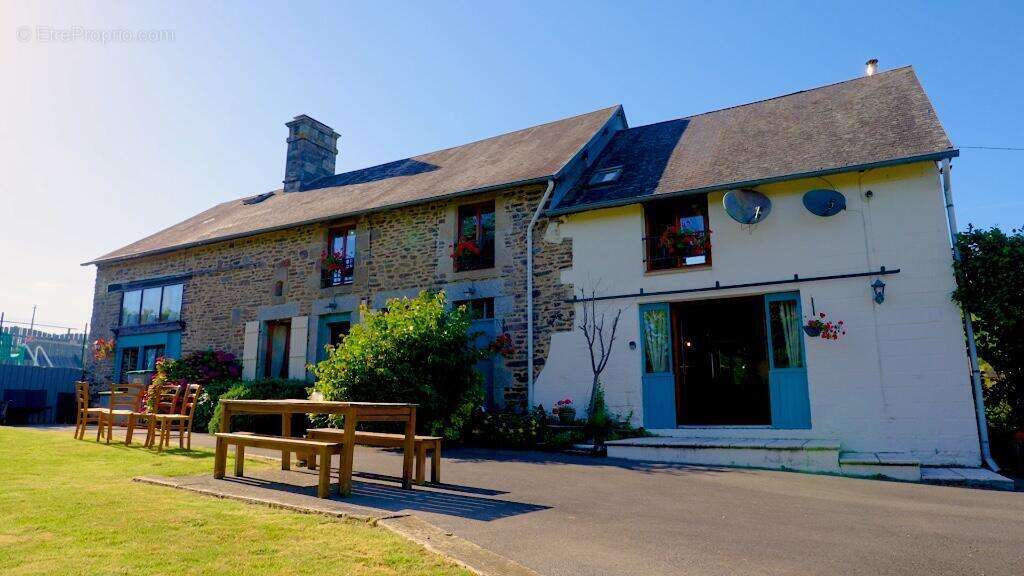 Maison à SAINT-HILAIRE-DU-HARCOUET