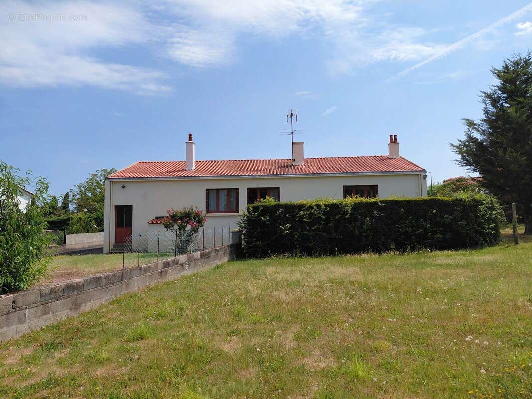 Maison 92 m² à La Garnache  - photo 3