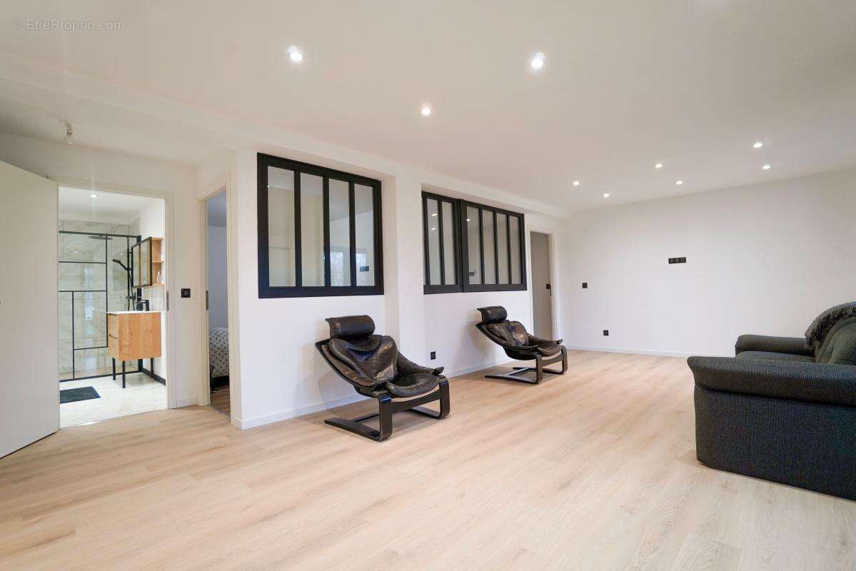 Maison à LAY-SAINT-CHRISTOPHE