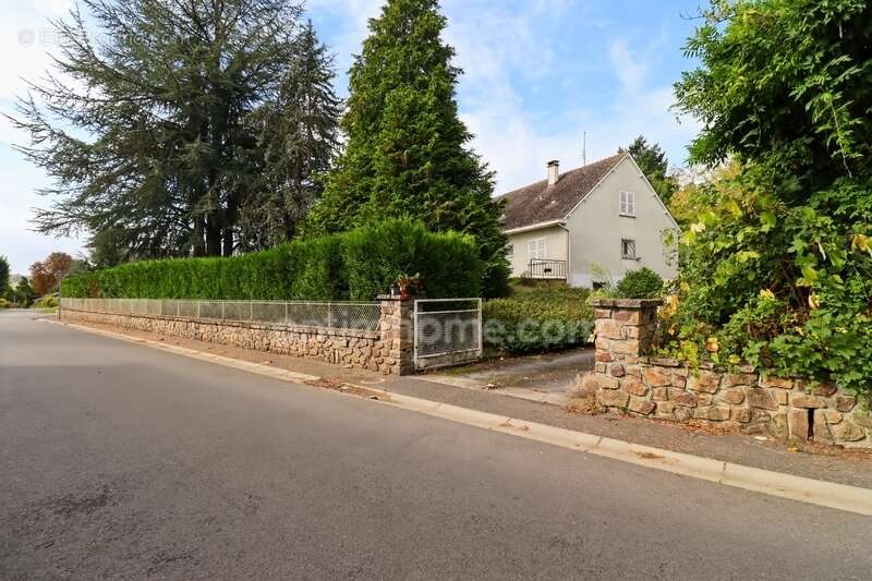 Maison à MAGNAC-LAVAL